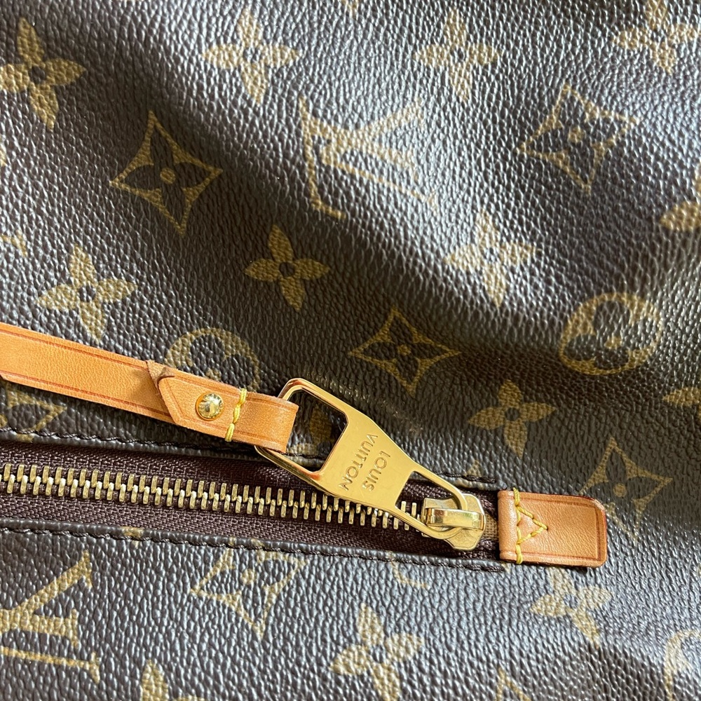 🌟VERY RARE LOUIS VUITTON ZIPPER BAG🌟